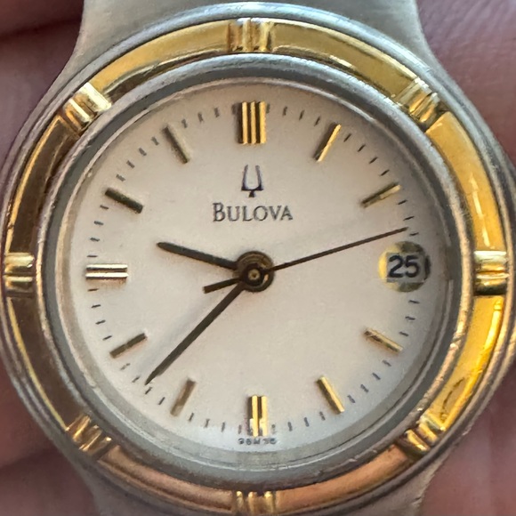 BULOVA Ladies Two-Toned with Date. White Dial. - Picture 3 of 5